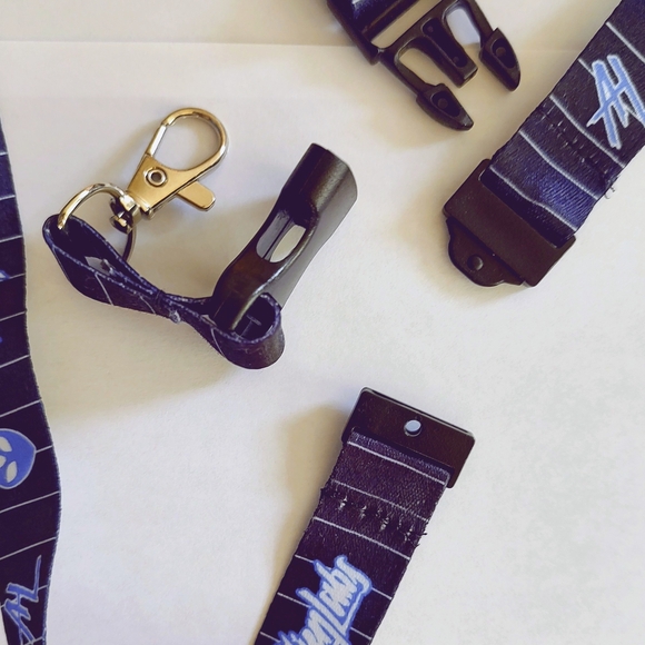 Black and Blue Lanyard with Clip | Alien Labs Logo Lanyard | Cannabis Streetwear - Picture 4 of 4